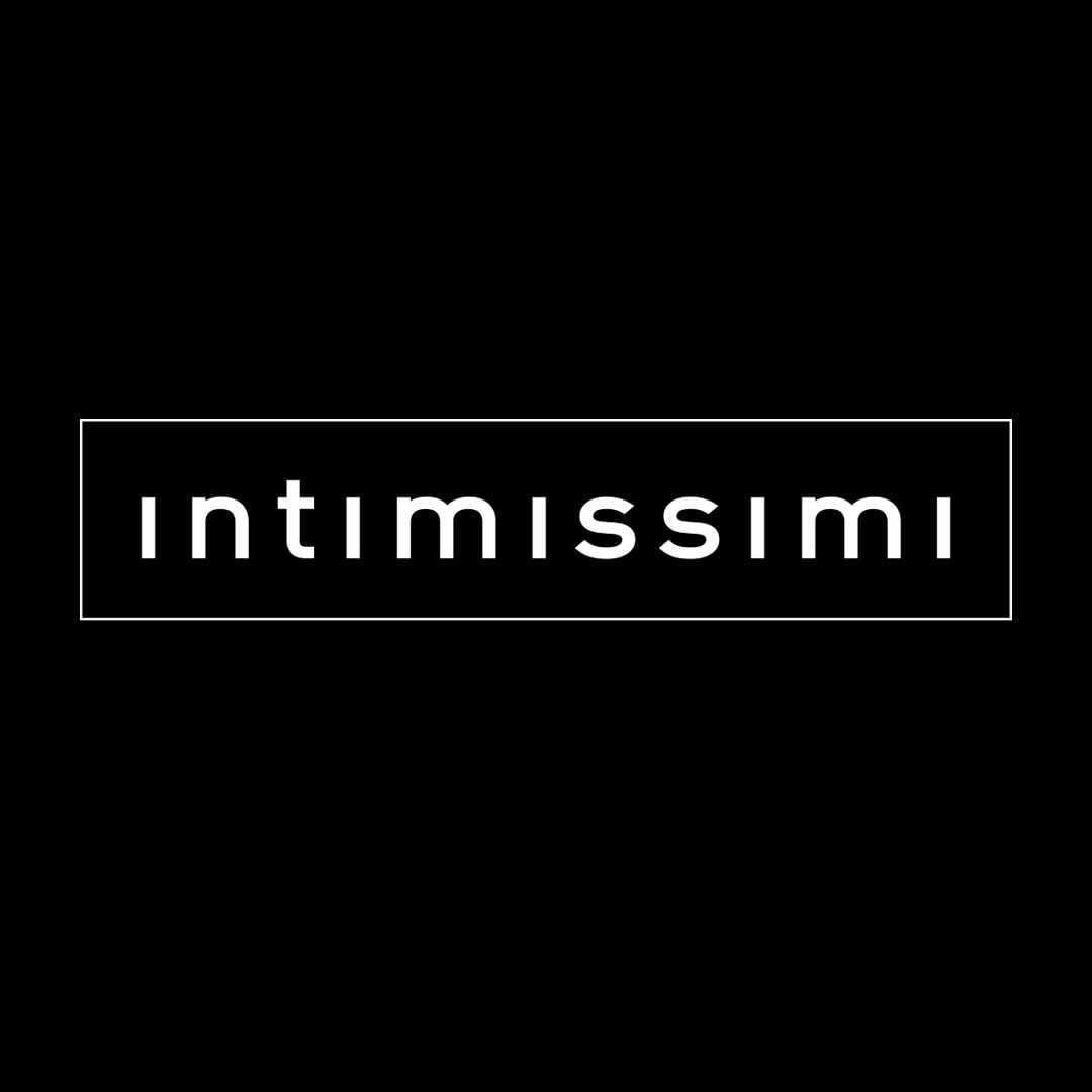 Платье intimissimi 2013. Intimissimi 2016. Интимиссими красный. Реклама интимиссими. Пижама интимиссими.