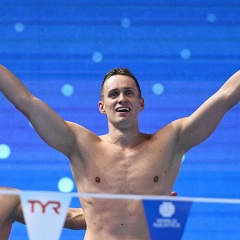 Че пловец, да? Красавчик!